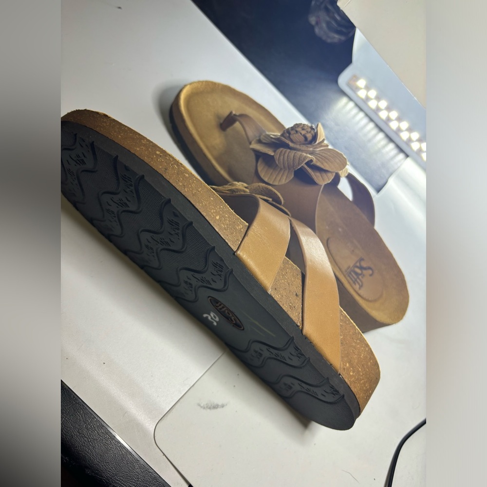 NWOT SOFFT Sandals
